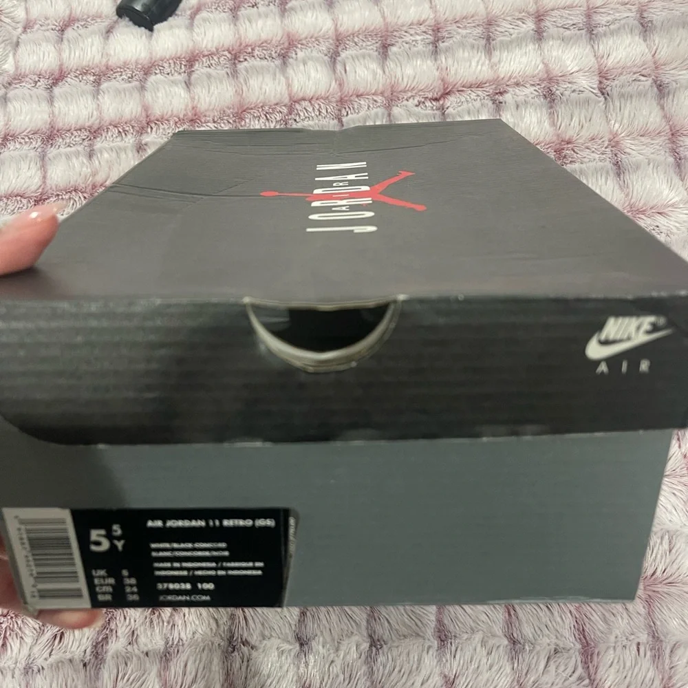 Air Jordan 11 Retro 'Gratitude - Picture 3 of 5